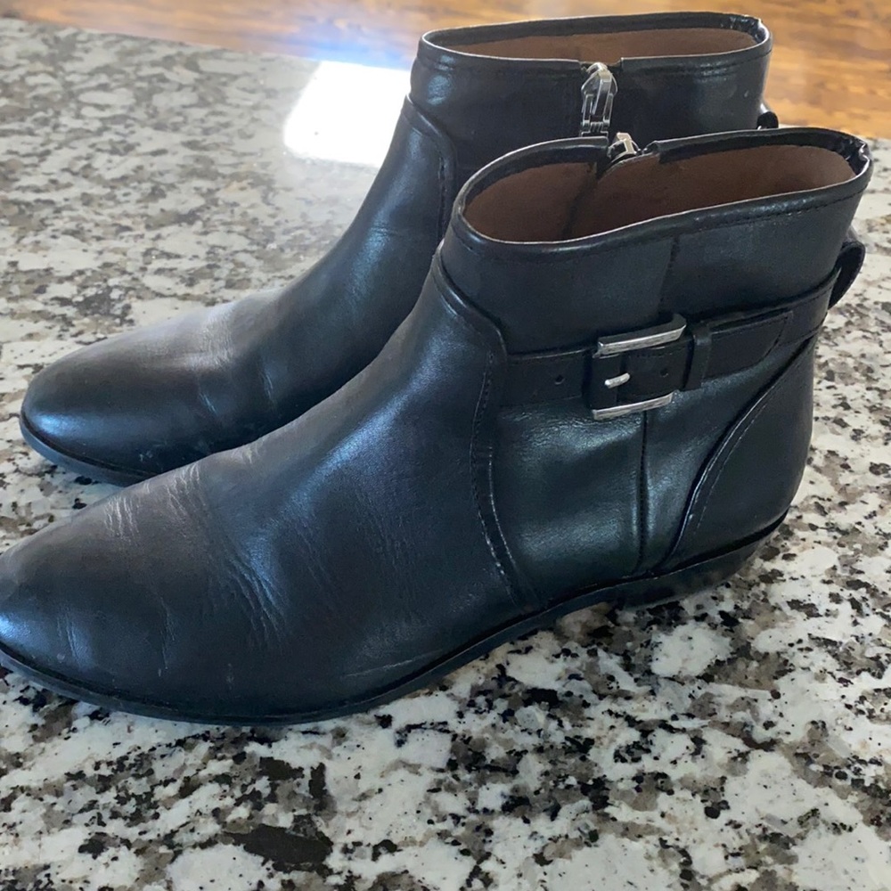Short black boots